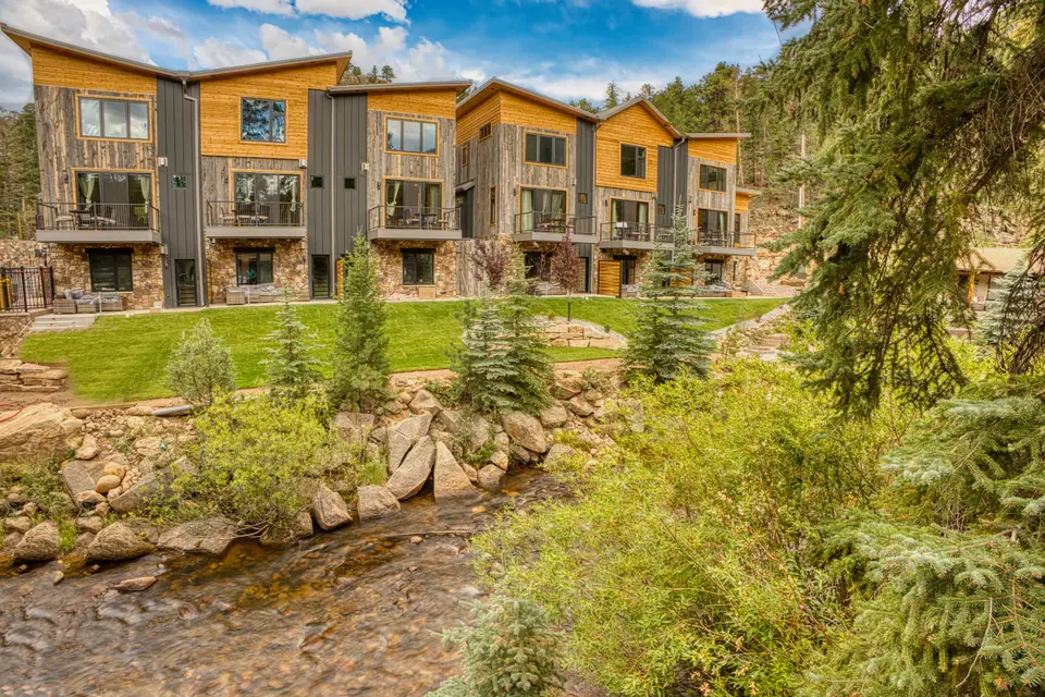DreamView exterior beside Fall River