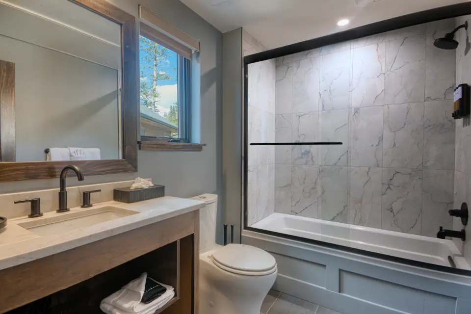 DreamView Hillside bathroom