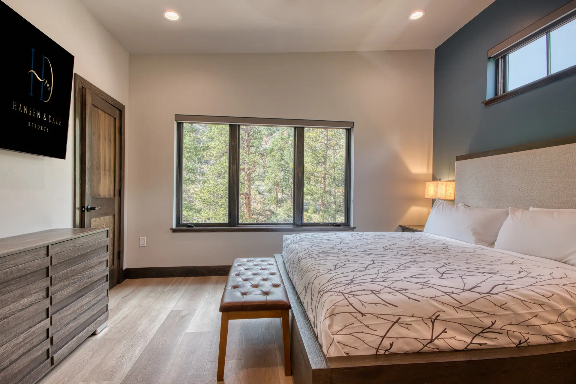DreamView Poolside king bedroom