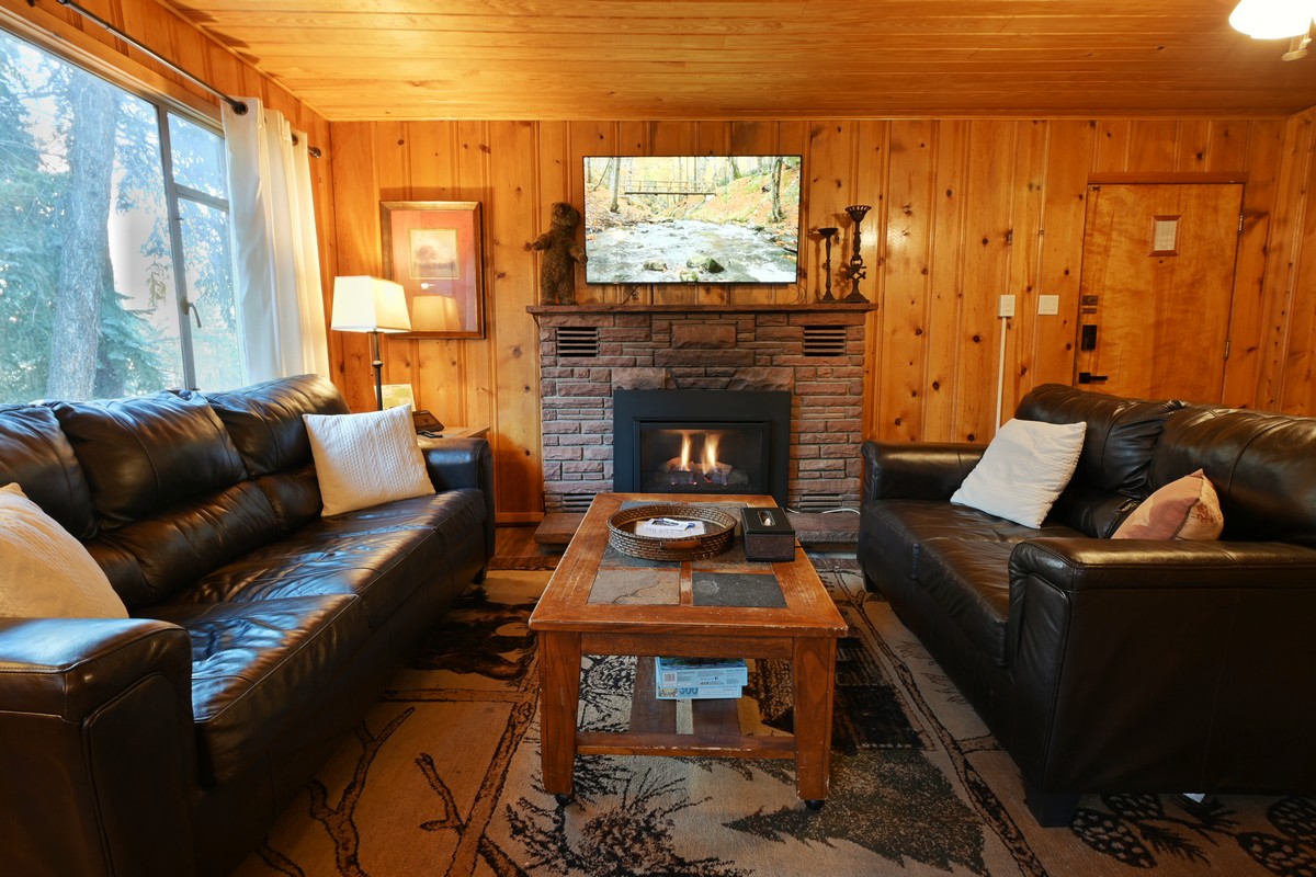 Black Bear cabin on Fall River in Estes Park