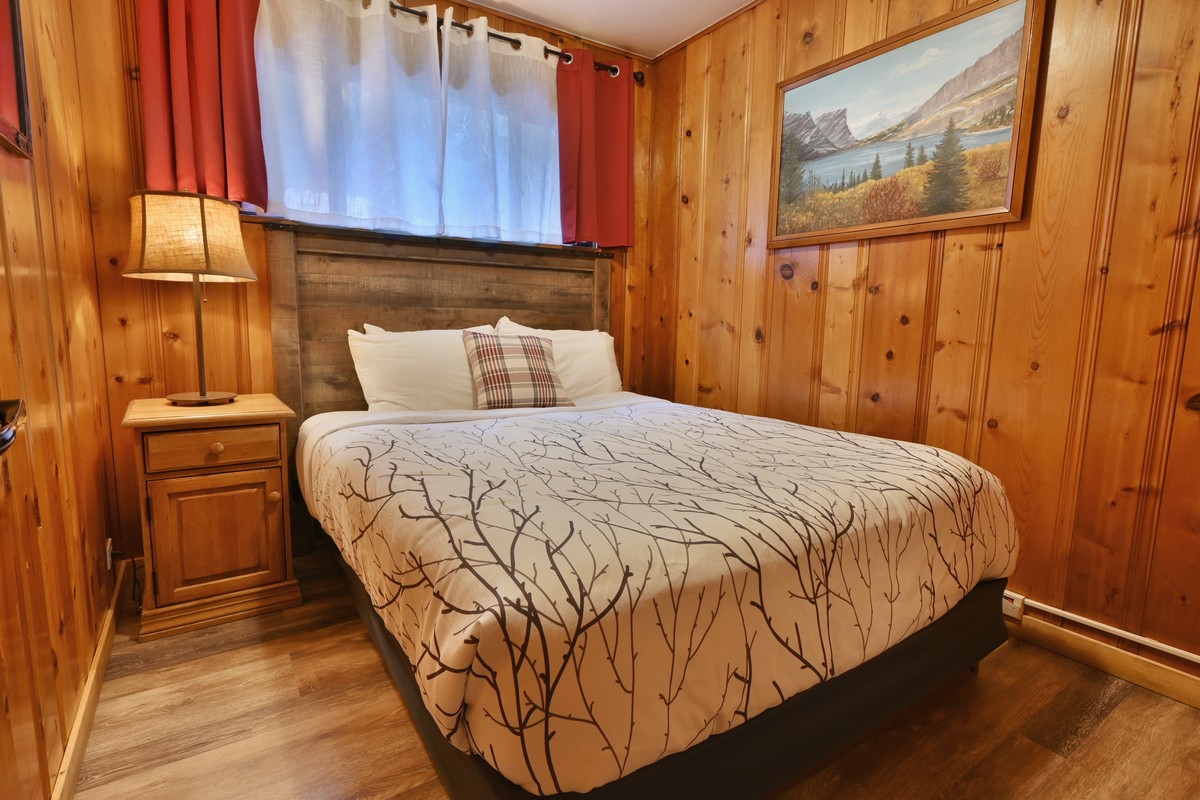 Black Bear cabin on Fall River in Estes Park