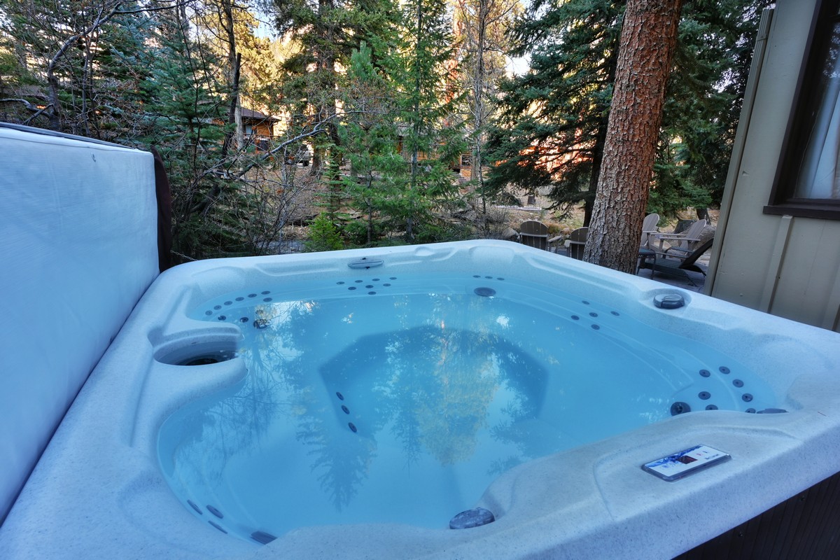 Black Bear cabin on Fall River in Estes Park
