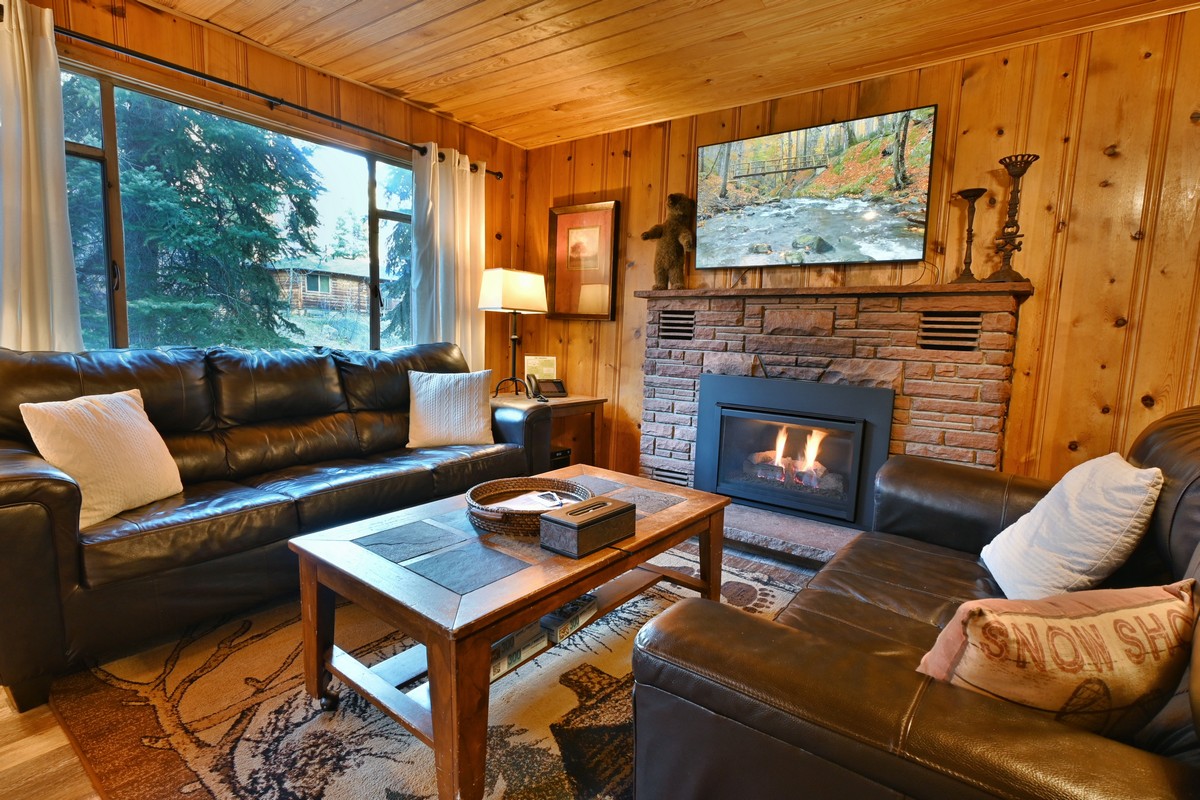 Black Bear cabin on Fall River in Estes Park