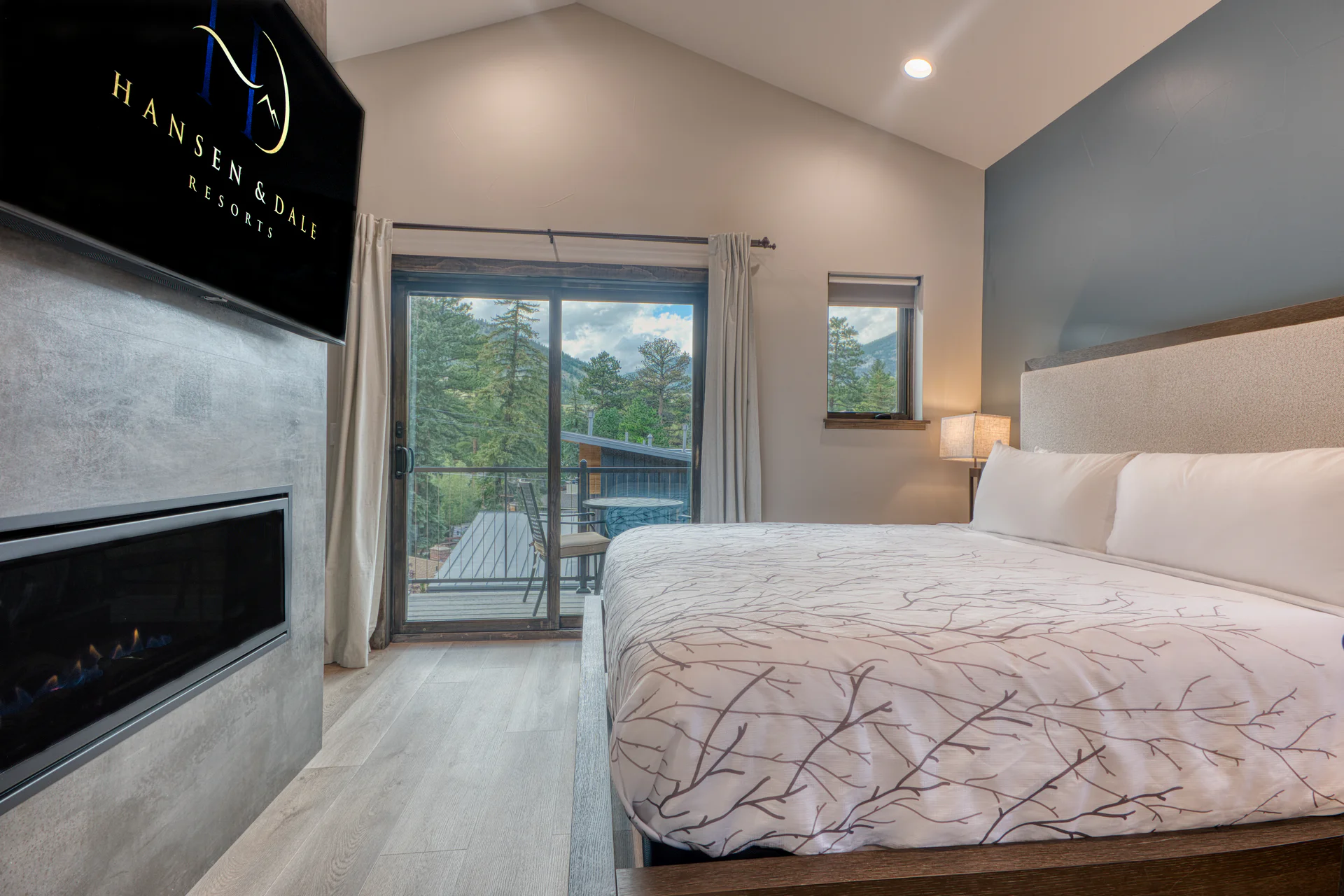 DreamView Hillside king bedroom